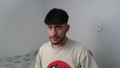 Snapshot of latinbunny7779 chatting on 01/08/25, 11:21 camilo online show from 01/08/25, 11:21