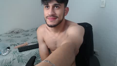 Snapshot of latinbunny7779 chatting on 01/11/25, 01:37 camilo online show from 01/11/25, 01:37