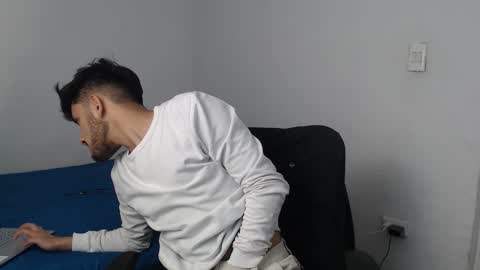 Snapshot of latinbunny7779 chatting on 02/04/25, 06:04 camilo online show from 02/04/25, 06:04