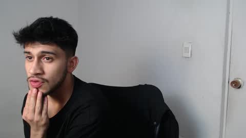 Snapshot of latinbunny7779 chatting on 02/18/25, 06:26 camilo online show from 02/18/25, 06:26