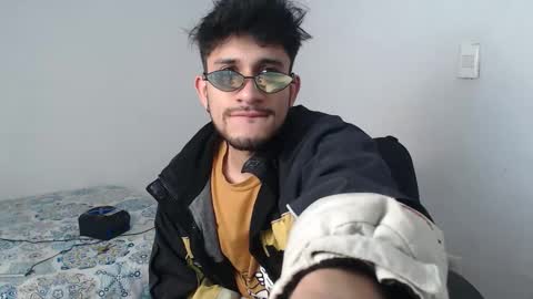 Snapshot of latinbunny7779 chatting on 02/25/25, 06:58 camilo online show from 02/25/25, 06:58