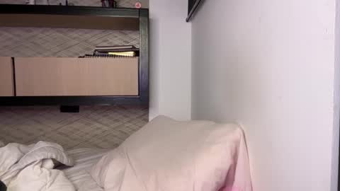 Snapshot of latinella chatting on 12/22/24, 01:01 Hi - online show from 12/22/24, 01:01