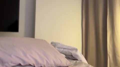 Hi -  online show from 03/26/26, 03:23