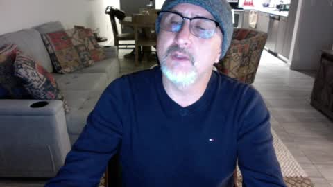 QS - INDEPENDENT MODEL online show from 12/04/24, 06:00