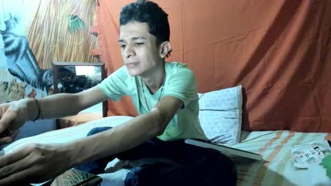 Snapshot of latinskinny_ chatting on 09/17/25, 06:04 Angel online show from 09/17/25, 06:04