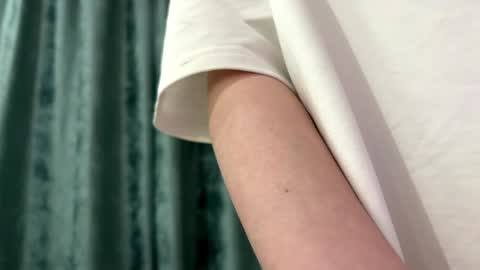 Snapshot of latrishawackerbarth chatting on 04/14/26, 03:40 Eva online show from 04/14/26, 03:40