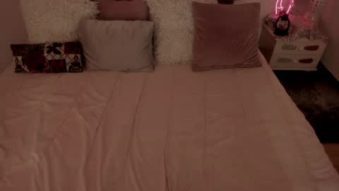 Laura online show from 01/05/25, 08:52