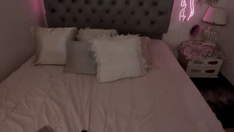 Laura online show from 01/19/25, 04:33