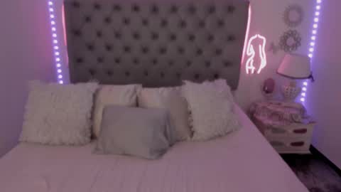 Laura online show from 02/25/25, 02:47