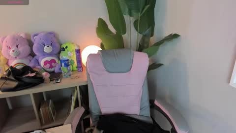 laukyubey1 online show from 10/28/25, 08:11