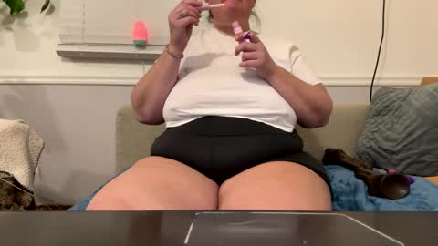 LauLauMa online show from 01/21/25, 12:04