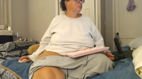 LauLauMa online show from 07/17/26, 02:51