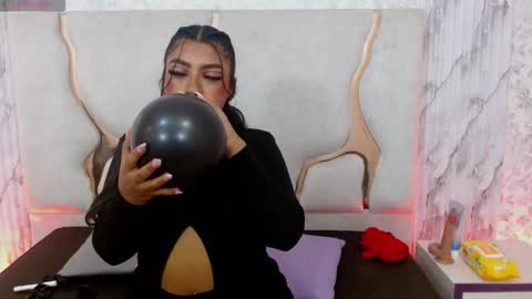 laulin_tay online show from 01/19/26, 03:54