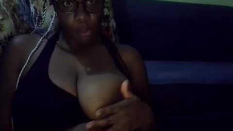 Snapshot of laura829489 chatting on 12/21/25, 07:43 laura829489 online show from 12/21/25, 07:43