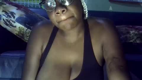 Snapshot of laura829489 chatting on 12/22/25, 08:39 laura829489 online show from 12/22/25, 08:39