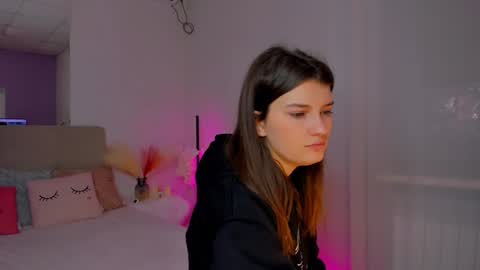 Laura online show from 02/04/25, 06:25