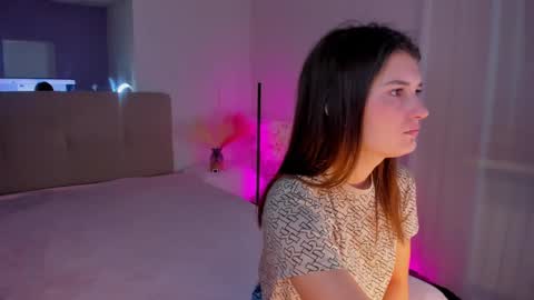 Laura online show from 03/10/25, 06:27