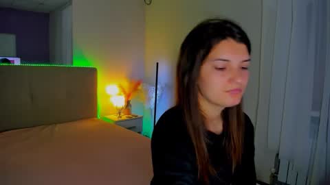 Laura online show from 10/12/25, 05:06