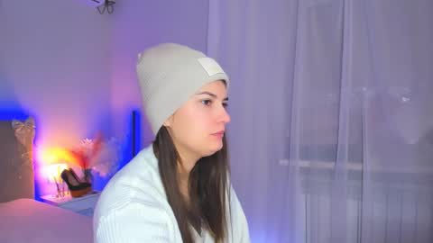 Snapshot of laura__leee chatting on 02/17/26, 06:32 Laura online show from 02/17/26, 06:32