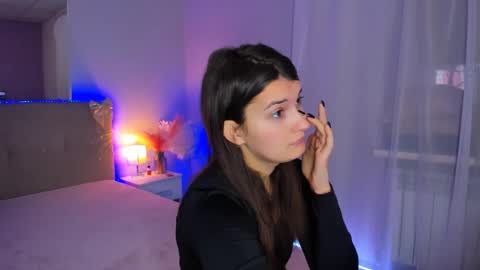 Snapshot of laura__leee chatting on 02/22/26, 06:13 Laura online show from 02/22/26, 06:13