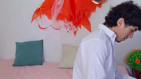 Snapshot of laura_and_kevin chatting on 10/17/25, 04:20 laura_and_kevin online show from 10/17/25, 04:20