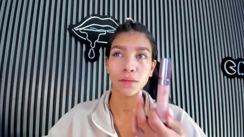 Laura online show from 02/20/25, 12:47