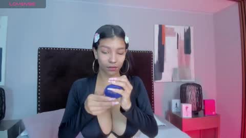 Laura online show from 02/25/25, 01:06