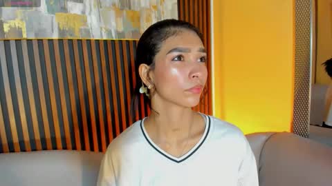 Laura online show from 03/25/26, 12:33