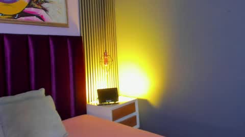 Laura online show from 04/11/26, 12:04