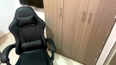 laura online show from 03/08/25, 12:33