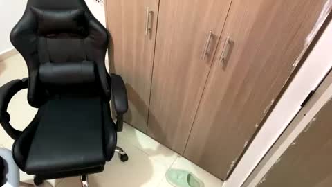 laura online show from 03/08/25, 03:39