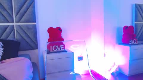 laura_dicardy online show from 11/05/25, 07:58