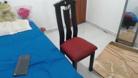 laura_foxx2379 online show from 12/03/25, 05:00