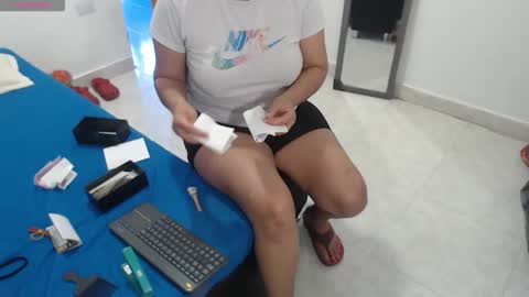 laura_foxx2379 online show from 02/06/26, 07:28