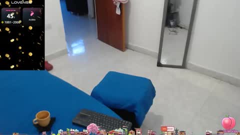 laura_foxx2379 online show from 02/17/26, 04:13