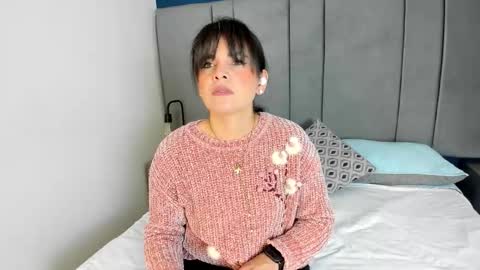 laura hotties online show from 11/24/25, 01:00