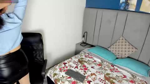 laura hotties online show from 01/14/26, 02:01