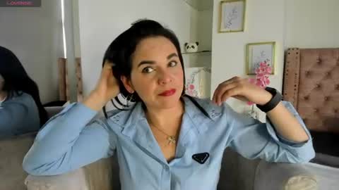 laura hotties online show from 06/17/26, 05:25