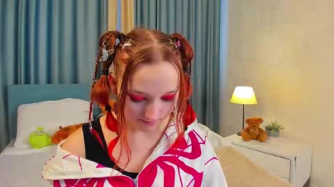 laura_kelley1 online show from 11/14/25, 08:02