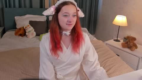 laura_kelley1 online show from 11/17/25, 07:58