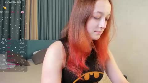 laura_kelley1 online show from 11/20/25, 10:26