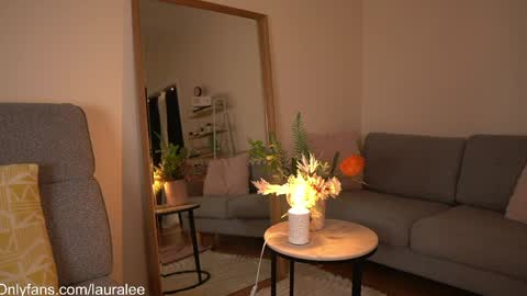 Laura Lee. online show from 04/02/26, 01:25