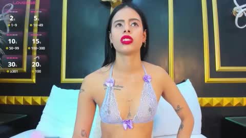 L A U R A online show from 11/22/25, 12:15