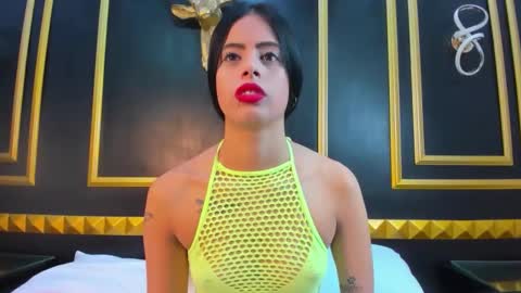 L A U R A online show from 11/25/25, 12:05