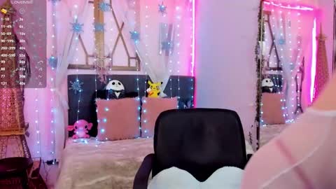 Snapshot of laura_olssen chatting on 02/06/26, 12:08 Kate online show from 02/06/26, 12:08