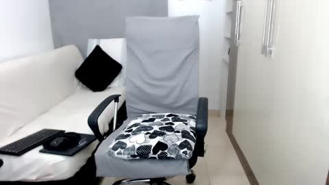 Laura online show from 03/02/25, 02:41