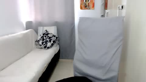 Laura online show from 09/21/25, 08:10