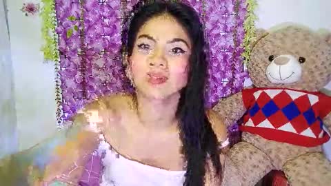 laura_rey_26 online show from 04/15/26, 04:41