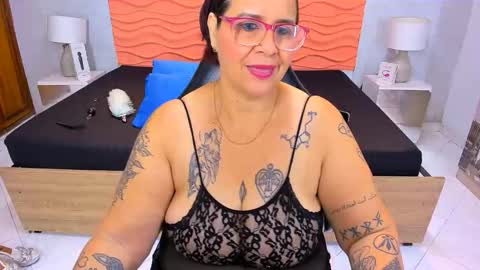 Snapshot of laura_riley chatting on 03/28/26, 11:21 Laura online show from 03/28/26, 11:21