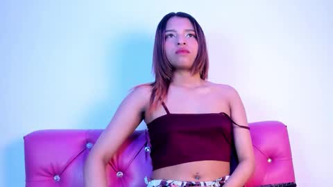 Snapshot of laura_serena chatting on 12/18/25, 01:06 laura_serena online show from 12/18/25, 01:06